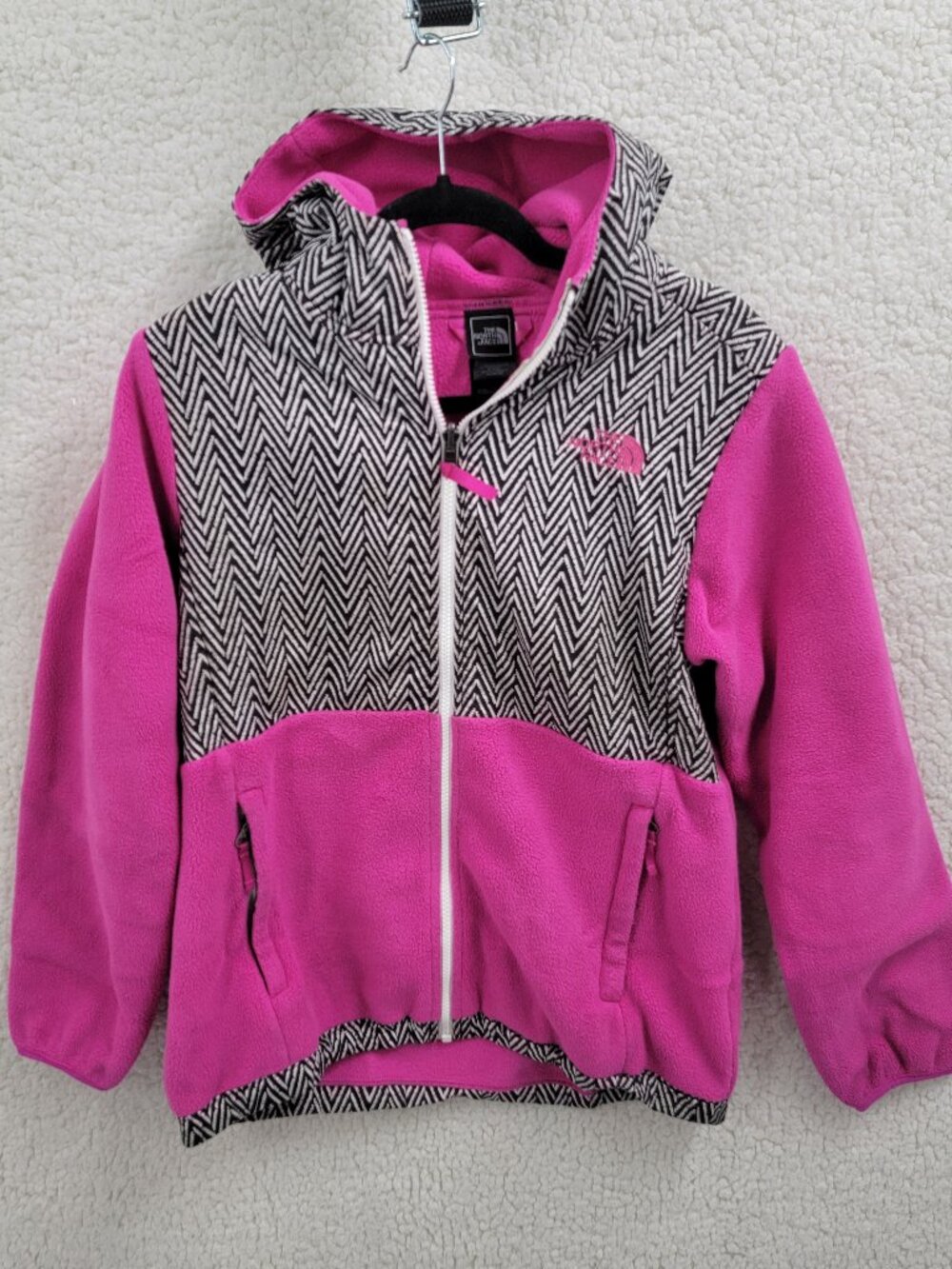 The North Face Girls XL (18) Denali Hooded Fleece Jacket Pink Zig Zag Chevron
